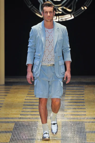 Look 32